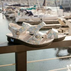 Vienna Smooth Jazz Sandal -Cheap Alegria Shoes Store ALEGRIA SS22 VIE 7514 S1X 1cac05ca f5c2 415a 81e3 0f478beb47d5