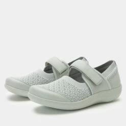 Shoes Dinamo Dove Shoe